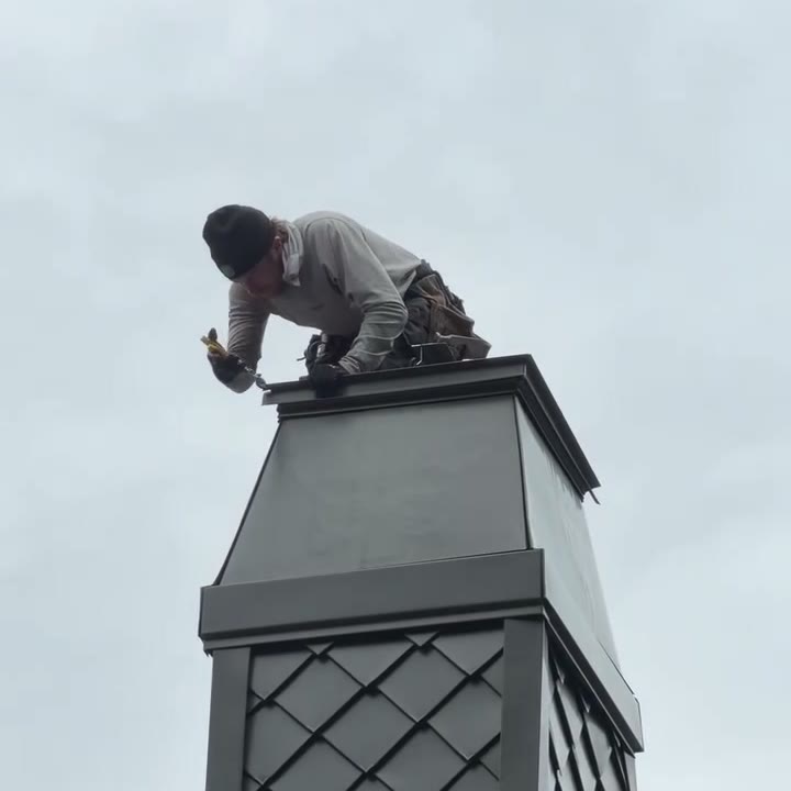 Finishing the cap of a zinc chimney