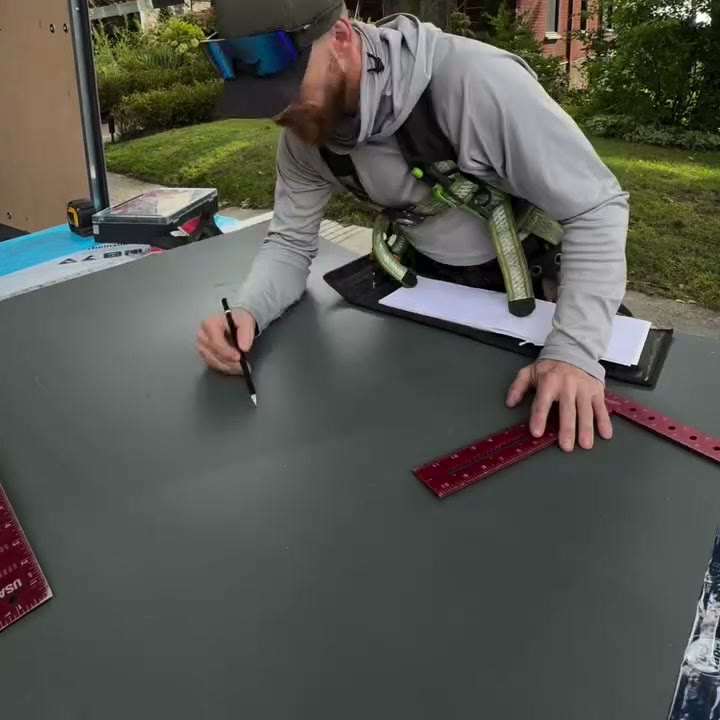 Laying out a zinc pattern by hand